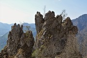 39 Zoom sulle rocce che svettano in contorsione